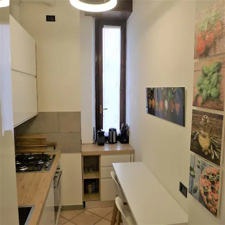 Meta Italy Da Nadia Μιλάνο